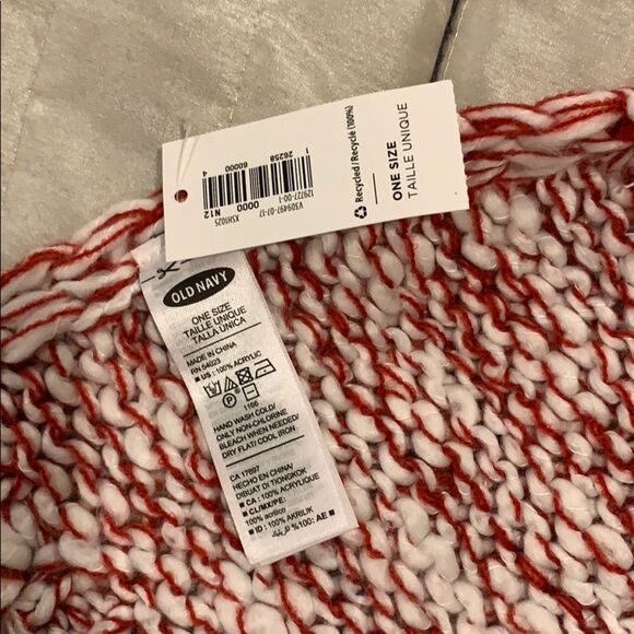 Old Navy Red & White Knit scarf, NWT - Picture 3 of 3